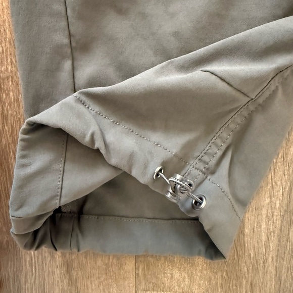 Columbia Omni Shield Outdoor Athletic Gray Crop Pant Women’s Size 10 - Picture 3 of 12